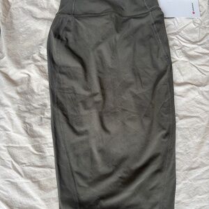 Lululemon Nulu slim-fit HR skirt